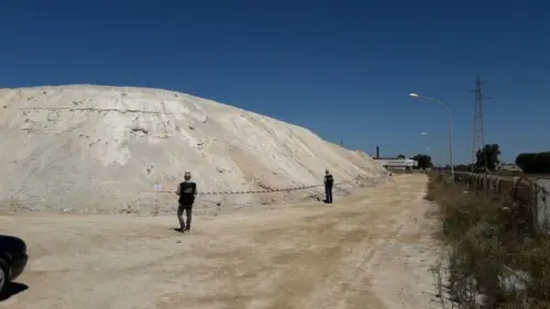 Scandalo Fluorsid: capre e pecore morte per rifiuti pericolosi interrati e discariche abusive