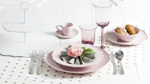 Stoviglie shabby chic per una cucina di stile e fascino